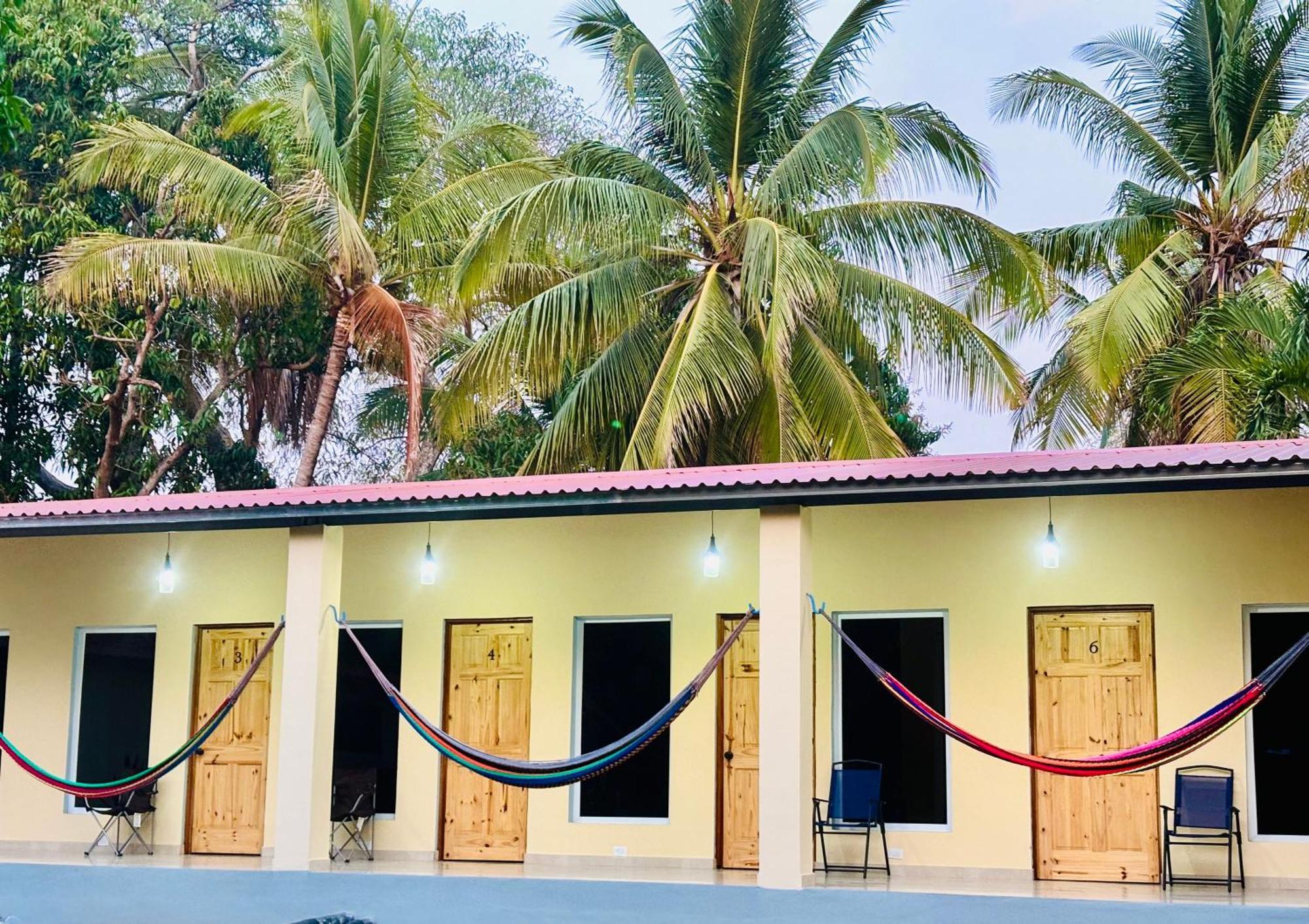 Hostal Camila'S Tamanique Luaran gambar
